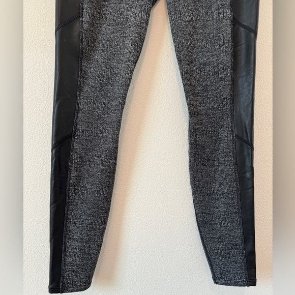 Athleta Herringbone Luxe Metro Drifter Black Herringbone Leggings Size Small - Picture 7 of 15